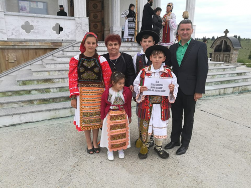 Copiii din Parohia Ortodoxă Reteag, premiaţi la concursul "Icoana Micului Creștin", la Mănăstirea Râșca Transilvană
