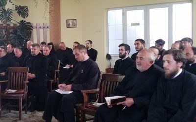 Misiunea parohiei și a mănăstirii azi, discutată la Huedin
