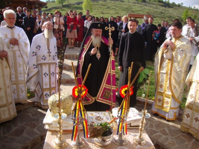 Resfințirea bisericii ortodoxe din satul Rogojel