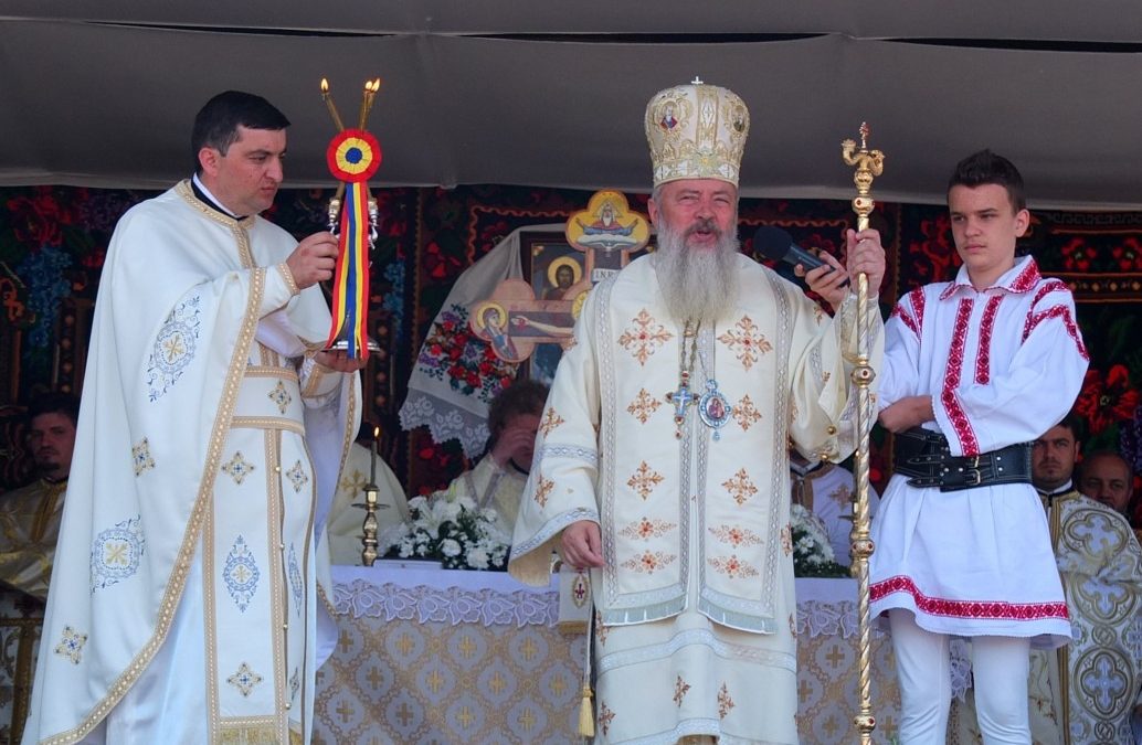 Resfințirea bisericii din parohia năsăudeană Florești, în duminica Sfinților Români
