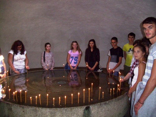 Tineri clujeni, în pelerinaj la mănăstirile din Maramureș
