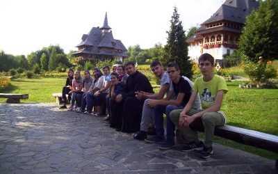 Tineri clujeni, în pelerinaj la mănăstirile din Maramureș