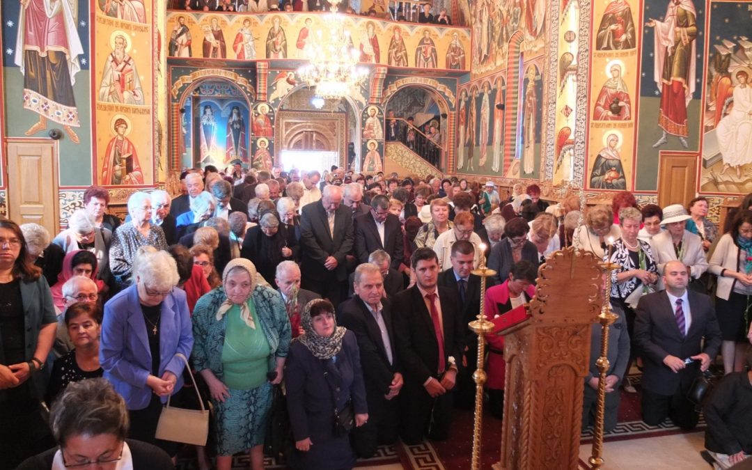 După 15 ani de muncă, biserica din cartierul Grigorescu, sfințită de IPS Andrei