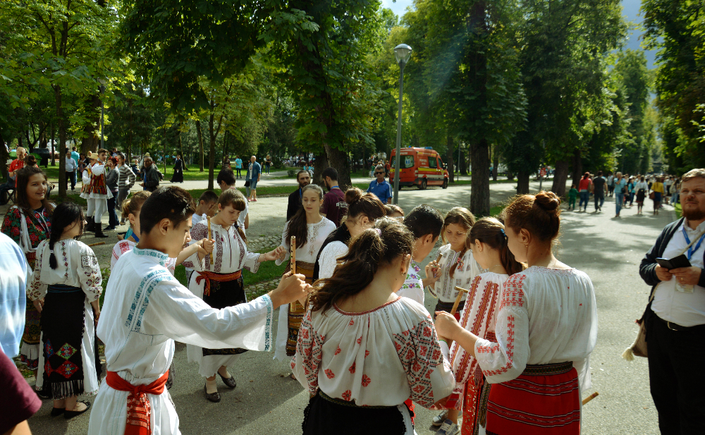 Interpreți, rapsozi și ansambluri folclorice au prezentat tinerilor tradițiile autentice
