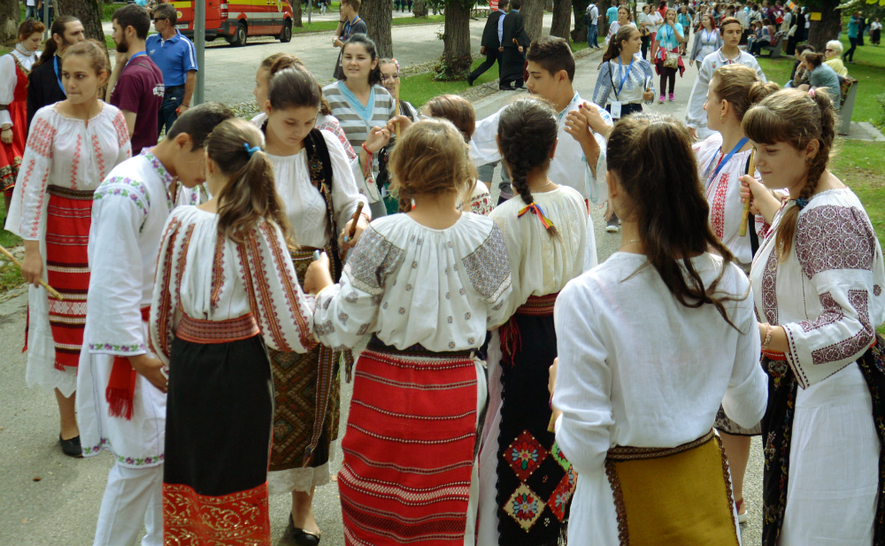 Interpreți, rapsozi și ansambluri folclorice au prezentat tinerilor tradițiile autentice
