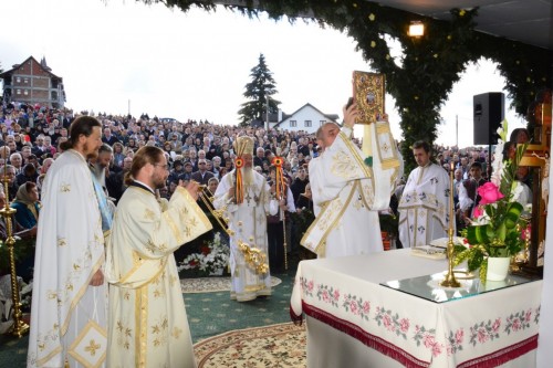 Mitropolitul Clujului: „Creștinii o preamăresc pe Maica Domnului prin exemplul vieții lor”