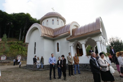 Biserica mănăstirii de la Chiuzbaia, târnosită de PS Iustin Sigheteanul