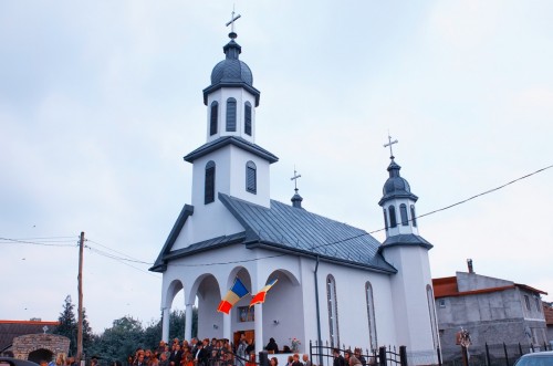 Biserica parohiei Jucu Gară, resfințită de Mitropolitul Clujului