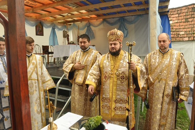 Resfințirea bisericii din Leșmir
