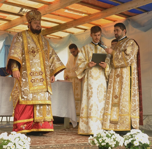 Resfințirea bisericii din Leșmir