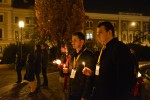 Sute de tineri alături de Mitropolitul Clujului, în rugăciune pentru victimele tragediei din Colectiv
