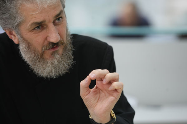 Preotul Vasile Gavrilă: “Sfântul Nectarie Taumaturgul, omul care a trăit ca un înger în trup”