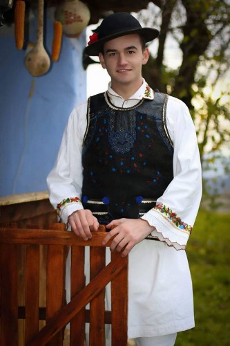 Iosif Ciunterei, tânărul care luptă ca tradițiile populare să nu devină amintiri