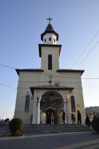 Mitropolitul Clujului, în parohia „Adormirea Maicii Domnului”