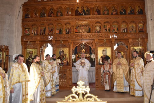 Mitropolitul Clujului, în parohia „Adormirea Maicii Domnului”