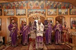 Liturghie arhiereasca la biserica cu hramul Duminica Mironosiţelor din Baia Mare în a treia duminică din Postul Mare, Duminica Sfintei Cruci.