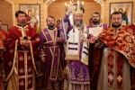 Liturghie arhiereasca la biserica cu hramul Duminica Mironosiţelor din Baia Mare în a treia duminică din Postul Mare, Duminica Sfintei Cruci.