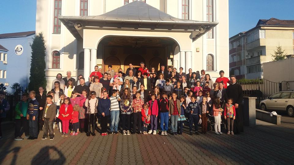 Activități cu tinerii în parohia „Sfânta Treime” din Bistrița