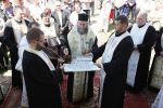 Preasfinţitul Iustin Sigheteanul a pus piatra de temelie pentru o nouă biserică în Tăuţii de Jos