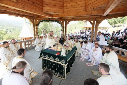 Mănăstirea Botiza și-a serbat hramul în prezența Preasfinţitulului Iustin Sigheteanul