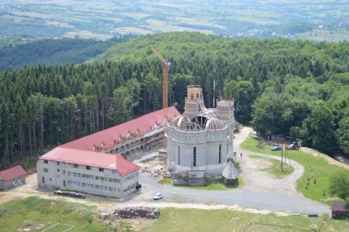 Doi ierarhi la hramul singurei mănăstiri din Ahiepiscopia Clujului, ocrotită de Sfântul Ioan Iacob Hozevitul