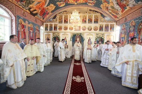 Biserica din Medieş Vii, târnosită de Presfințitul Iustin Sigheteanul