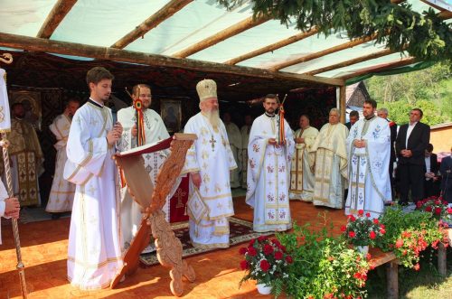 Mitropolitul Clujului a resfințit biserica filiei Târgușor