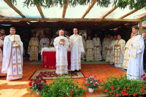 Mitropolitul Clujului a resfințit biserica filiei Târgușor