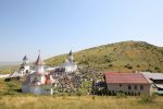 Vatră de tradiție și credință străbună, biserica Mănăstirii de la Cheile Turzii, sfințită de doi ierarhi