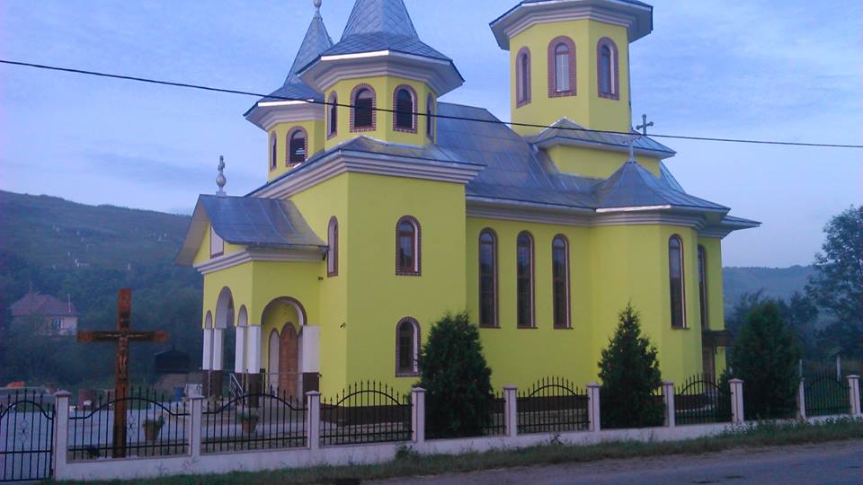 Târnosirea bisericii din Crișeni