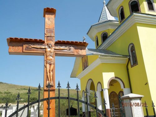 Târnosirea bisericii din Crișeni
