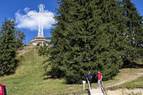 REPORTAJ: Mănăstirea Piatra Fântânele, un colț de rai din Munții Bârgăului