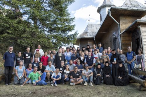 REPORTAJ: Mănăstirea Piatra Fântânele, un colț de rai din Munții Bârgăului