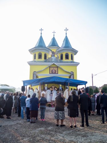 Noua biserică a parohiei Crișeni, târnosită de Mitropolitul Clujului ÎPS Andrei