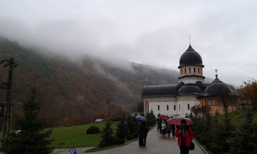 Pelerinaj de suflet la mănăstirile din Munții Apuseni