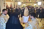 Ierarhii Sfântului Sinod s-au rugat pentru victimele din clubul Colectiv