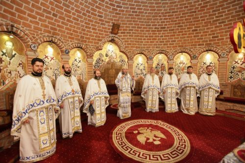 Credincioși băimăreni prezenți la Sfânta Liturghie oficiată de PS Iustin Sigheteanul la catedrala din localitate
