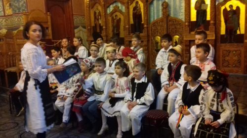 Colindători mici și mari au dus Vestea Nașterii Pruncului Iisus, în comunitatea bisericii „Nașterea Domnului” din Cluj