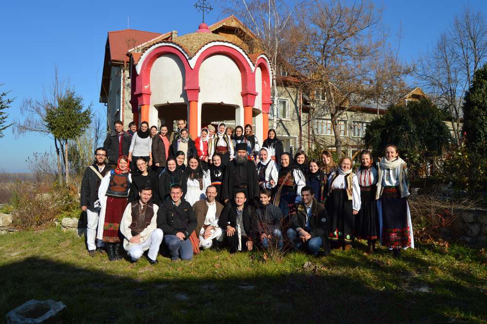 Pelerinaj de colinde al tinerilor din ASCOR Cluj la mănăstirile Lainici, Prislop şi Lupşa