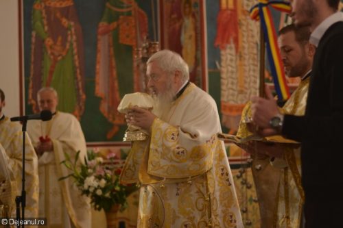 Prima Liturghie arhierească, la Biserica ortodoxă „Sfânta Treime” din Dej