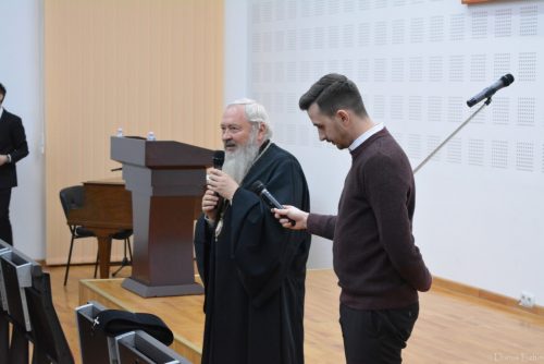 Prelegeri, recitaluri de proză și muzică populară, la Facultatea de Teologie Ortodoxă