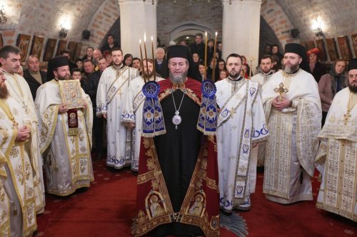 O nouă pagină de istorie a monahismului maramureşean: Preasfinţitul Părinte Episcop Iustin a instalat un nou stareţ la Mănăstirii Rohia