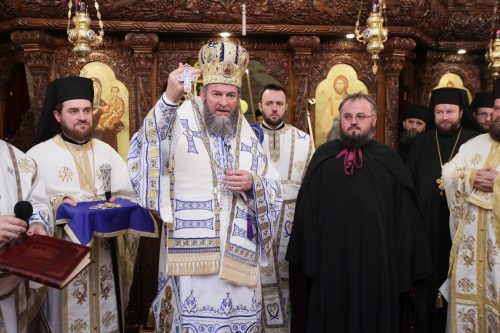 O nouă pagină de istorie a monahismului maramureşean: Preasfinţitul Părinte Episcop Iustin a instalat un nou stareţ la Mănăstirii Rohia