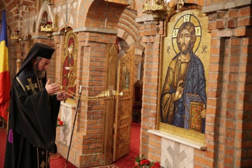 Icoana Maicii Domnului de la Mănăstirea Rohia, adusă la Catedrala Episcopală din Baia Mare