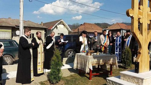 ÎPS Andrei a binecuvântat noua Troiță ridicată la Centrul pentru vârstnici „Sfinții Ioachim și Ana”