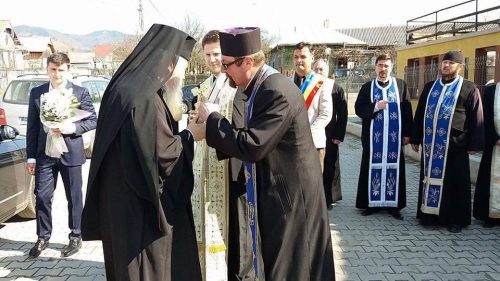 ÎPS Andrei a binecuvântat noua Troiță ridicată la Centrul pentru vârstnici „Sfinții Ioachim și Ana”