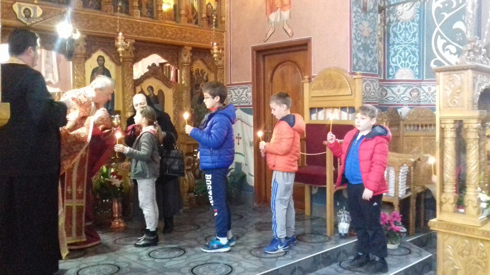 Mai mulți elevi ai Școlii clujene „Constantin Brâncuși” s-au spovedit și împărtășit cu Sfintele Taine