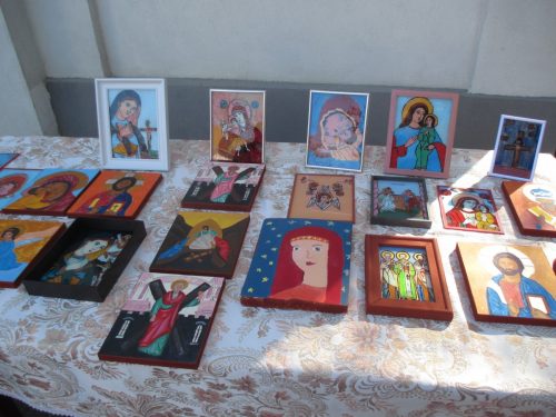 Expoziție de icoane pe lemn pictate de copii, în Parohia clujeană „Sfânta Treime”