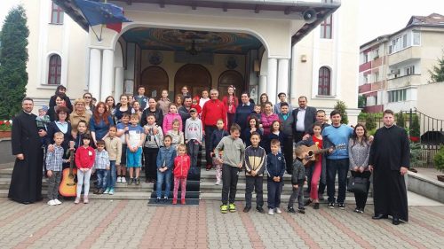 Bucuria de a fi copil - “Uniți în diversitate”, la Parohia Ortodoxă „Sfânta Treime” din Bistrița