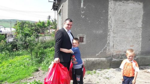 DE 1 IUNIE: Zeci de copii nevoiași din Municipiul Dej s-au bucurat de daruri